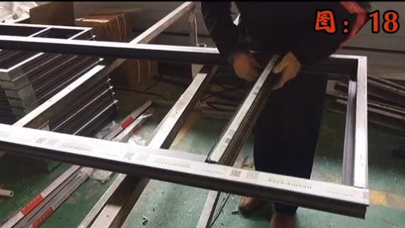 安装断桥铝合金防火窗框柱